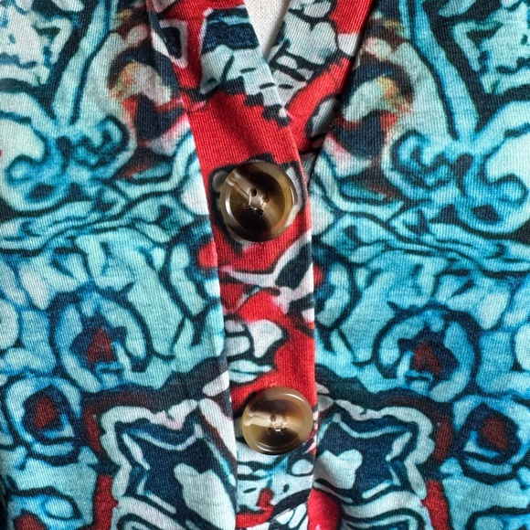 Graphic Tunic with Short Sleeves and Mandarin Collar - Picture 2 of 7